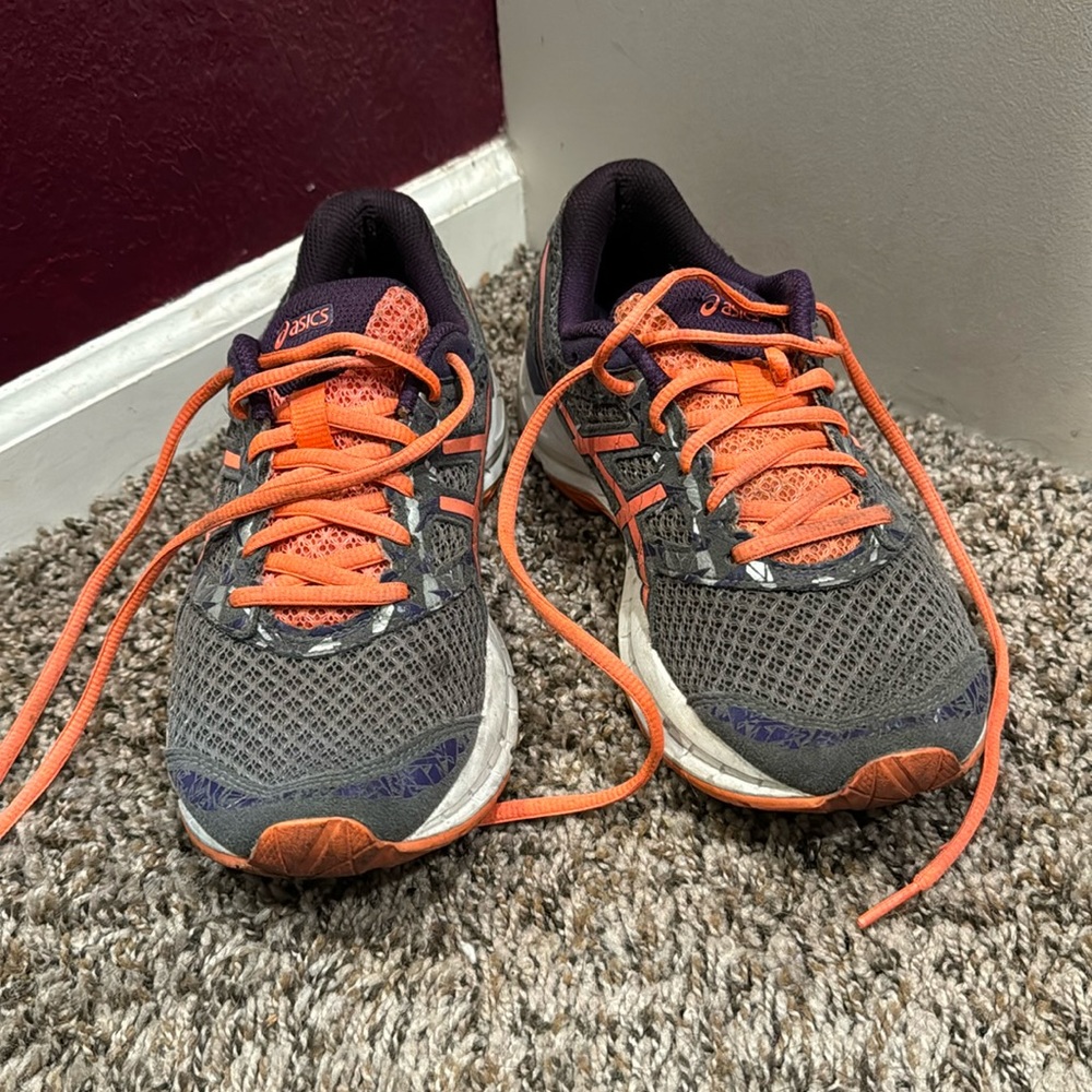 Oasis’s athletic shoes!